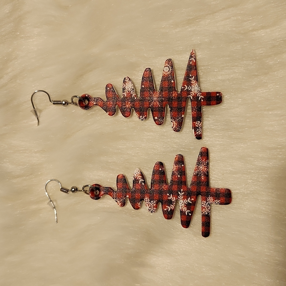 NWT Red Zig Zag Christmas Tree Earrings